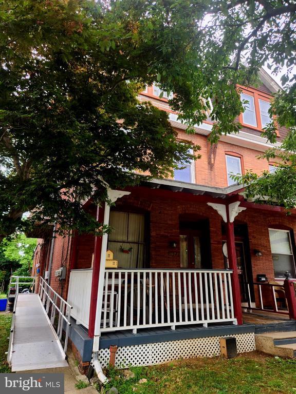property at 5023 Penn St