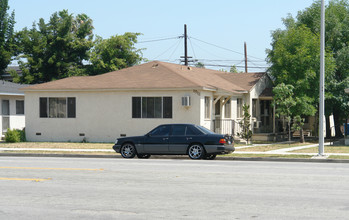 1512 W Victory Blvd in Burbank, CA - Building Photo - Building Photo