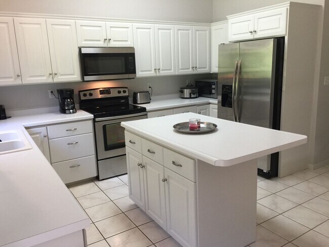 1966 Fox Valley Dr SW in Rochester, MN - Foto de edificio - Building Photo