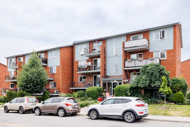 3370 Charles-Best Rue in Laval, QC - Building Photo - Building Photo