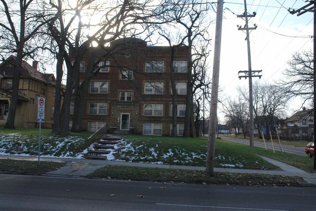 Yocum Apartments in Des Moines, IA - Building Photo - Building Photo