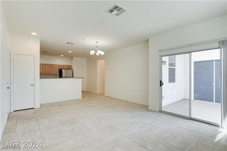 4437 Dover Straight St in Las Vegas, NV - Building Photo - Building Photo