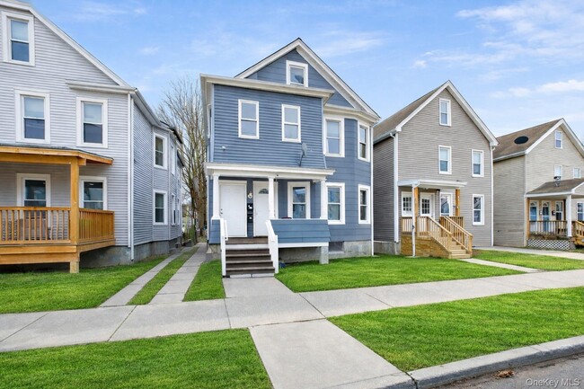 148 Winnikee Ave in Poughkeepsie, NY - Building Photo - Building Photo