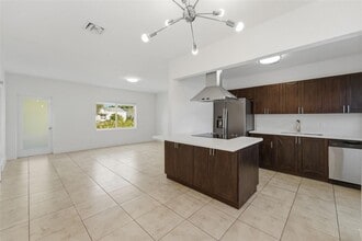 570 NW 49th St in Miami, FL - Building Photo - Building Photo
