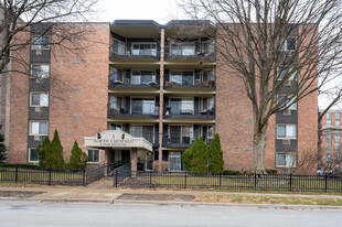 1 N Chestnut Ave in Arlington Heights, IL - Building Photo