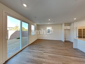 7786 Hickory King Ave in Las Vegas, NV - Building Photo - Building Photo