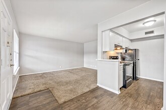 The Colonial Apartments in Nacogdoches, TX - Building Photo - Building Photo