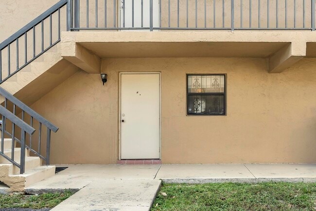 6715 W 26th Dr in Hialeah, FL - Building Photo - Building Photo