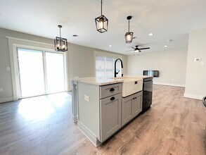 10975 Main St in Clarence, NY - Foto de edificio - Building Photo