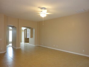 5402 Coral Shell Way in Apollo Beach, FL - Building Photo - Building Photo