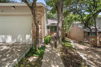 8310 Summerwood Dr in Austin, TX - Building Photo - Building Photo
