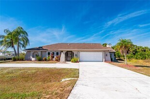5087 Silver Bell Dr in Port Charlotte, FL - Building Photo