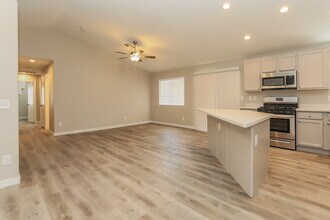 2801 Lava Rock Ave in North Las Vegas, NV - Building Photo - Building Photo