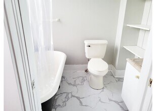 Ohio 2215-2217-2219 in Cincinnati, OH - Building Photo - Interior Photo