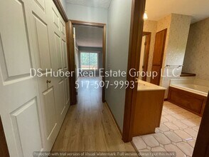1114 Dillon Cir in Lansing, MI - Building Photo - Building Photo
