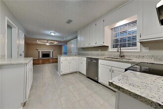 1570 Rose Pointe Dr in Loganville, GA - Building Photo - Building Photo