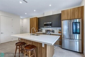 704 SW 7th St in Fort Lauderdale, FL - Foto de edificio - Building Photo