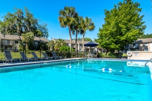 Peppertree Village Apartments in Lakeland, FL - Building Photo