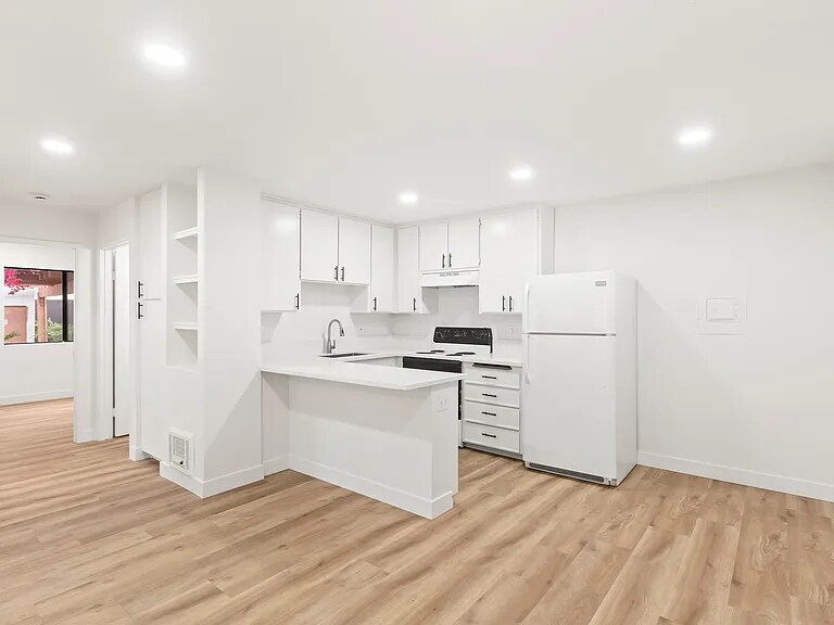 6358 Rancho Mission Rd, Unit 613 in San Diego, CA - Building Photo