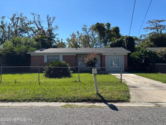 7430 Jade Dr N in Jacksonville, FL - Building Photo - Building Photo