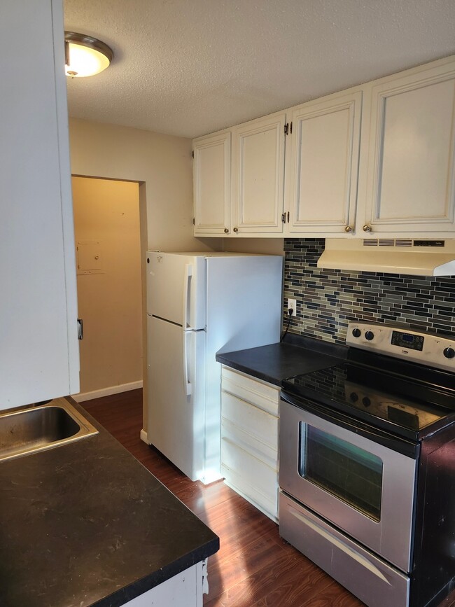 825 Old Settlers Trail in Hopkins, MN - Building Photo - Building Photo