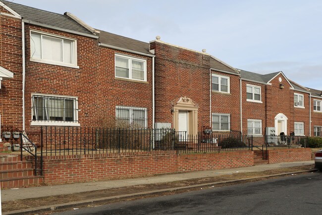 1712 Capitol Ave NE in Washington, DC - Foto de edificio - Building Photo