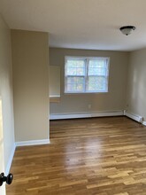 270 New Britain Ave, Unit 270 NB AVE Unit 2 in Unionville, CT - Building Photo - Building Photo