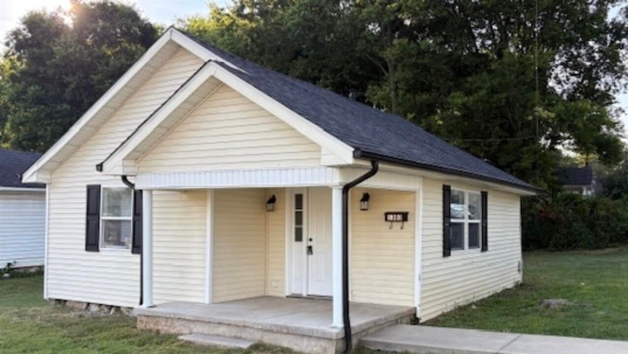1303 Kenton St in Bowling Green, KY - Building Photo