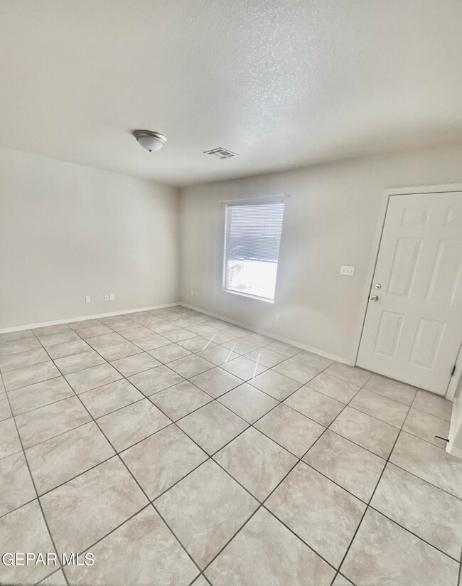 9389 San Lorenzo Ave in El Paso, TX - Building Photo - Building Photo