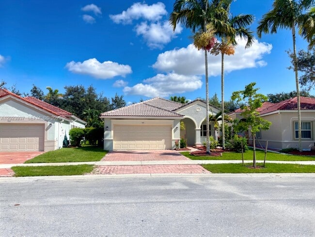 property at 953 Tanglewood Cir
