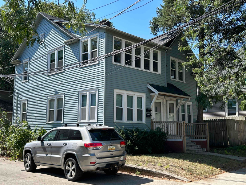110 Trowbridge St NE-Unit -a in Grand Rapids, MI - Building Photo
