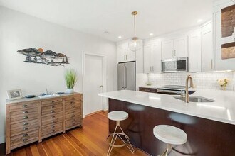 58 Myrtle St in Boston, MA - Building Photo - Building Photo