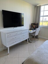 19901 E Country Club Dr, Unit 2505 in Miami, FL - Building Photo - Building Photo