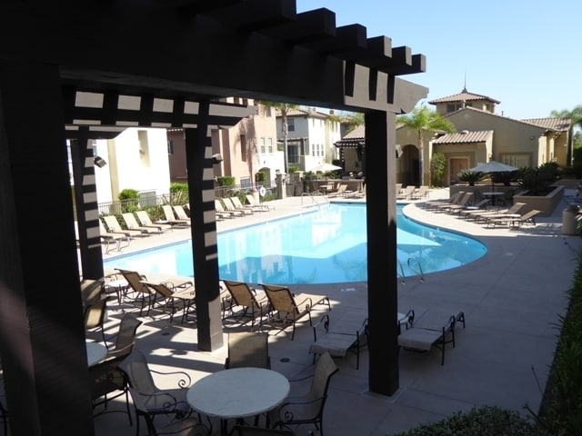 472 Almond Rd in San Marcos, CA - Building Photo