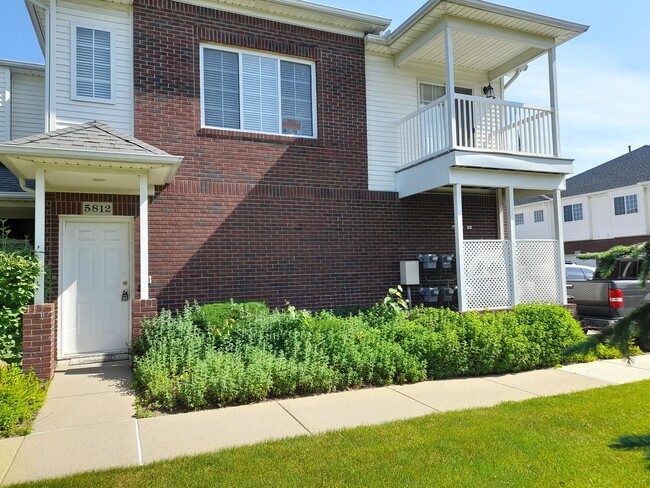 property at 5812 Acorn Ln