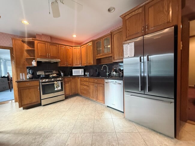 41 Rich St, Unit 2 in Waltham, MA - Building Photo - Building Photo