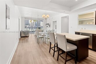 90 SW 3rd St in Miami, FL - Foto de edificio - Building Photo