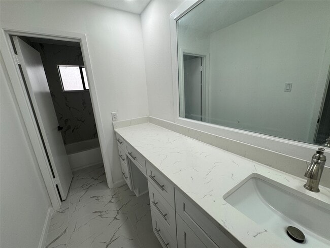 2218 S Ferrisburg Ct