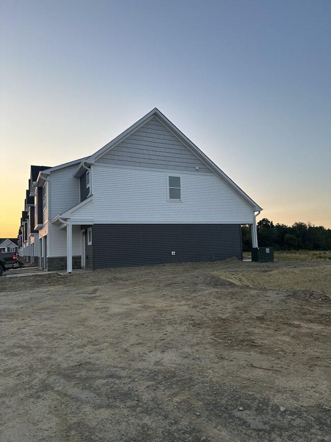 Brynn Mar Crossing in Pataskala, OH - Building Photo - Building Photo