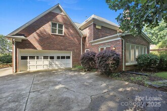 8011 Greencastle Dr in Charlotte, NC - Building Photo - Building Photo