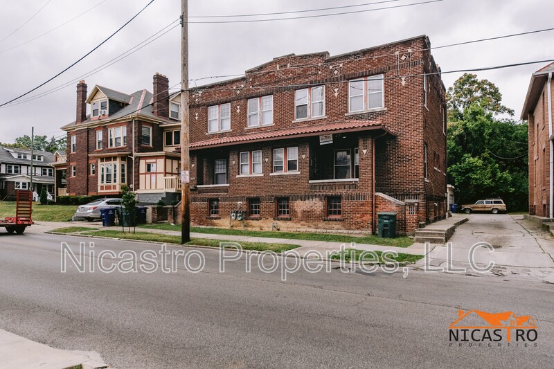 2070 Indianola Ave in Columbus, OH - Building Photo
