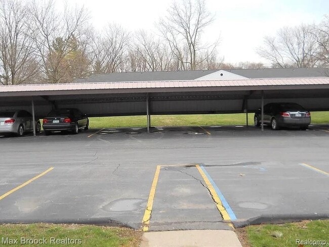 42491 Plymouth Hollow Dr in Plymouth, MI - Building Photo - Building Photo