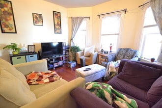 36 Brackett St, Unit 2 in Boston, MA - Foto de edificio - Building Photo