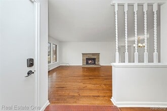 2360 Pine View Dr in West Bloomfield Township, MI - Building Photo - Building Photo