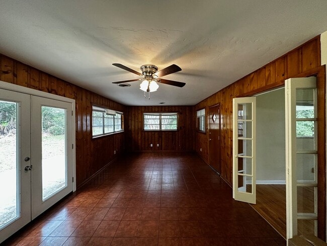 2214 Joyner Dr in Tallahassee, FL - Building Photo - Building Photo