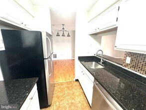 4901 Ravens Crest Dr in Plainsboro, NJ - Building Photo - Building Photo