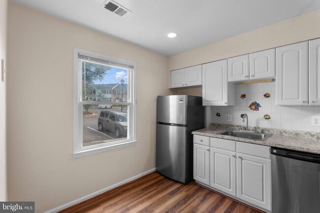 1954 Mayflower Dr in Woodbridge, VA - Building Photo - Building Photo