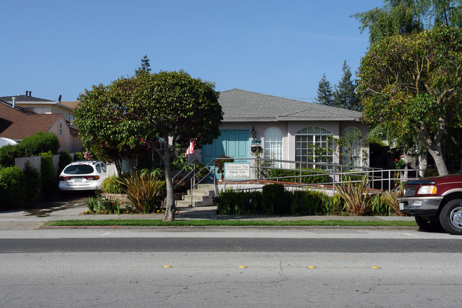 Retirement Plus in San Carlos, CA - Building Photo - Building Photo