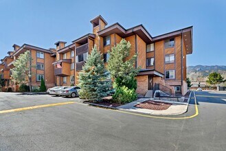 935 Saturn Dr in Colorado Springs, CO - Building Photo - Building Photo