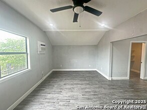 7550 Oak Chase in San Antonio, TX - Building Photo - Building Photo